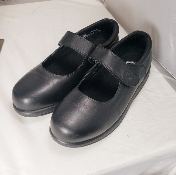 Dr Zen Therapeutic Shoes - Picture 4 of 10